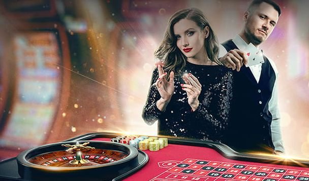 Antarmuka permainan Koprok di aplikasi mobile nanastoti dengan kartu dan meja permainan